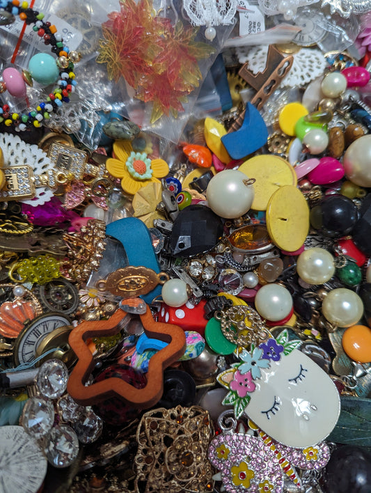 Art & Craft Mix | Broken Junk Jewelry | Crafter Gift | Assemblage Supply | Collage Supply | Five Pounds of JUNK JEWELRY